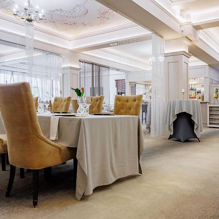 Hotel Cristal Park Dąbrowa Tarnowska Екстериор снимка