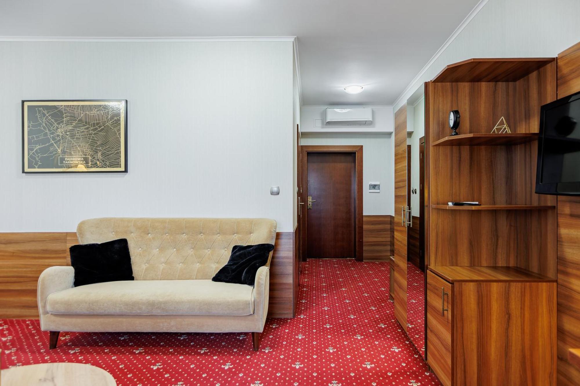 Hotel Cristal Park Dąbrowa Tarnowska Екстериор снимка