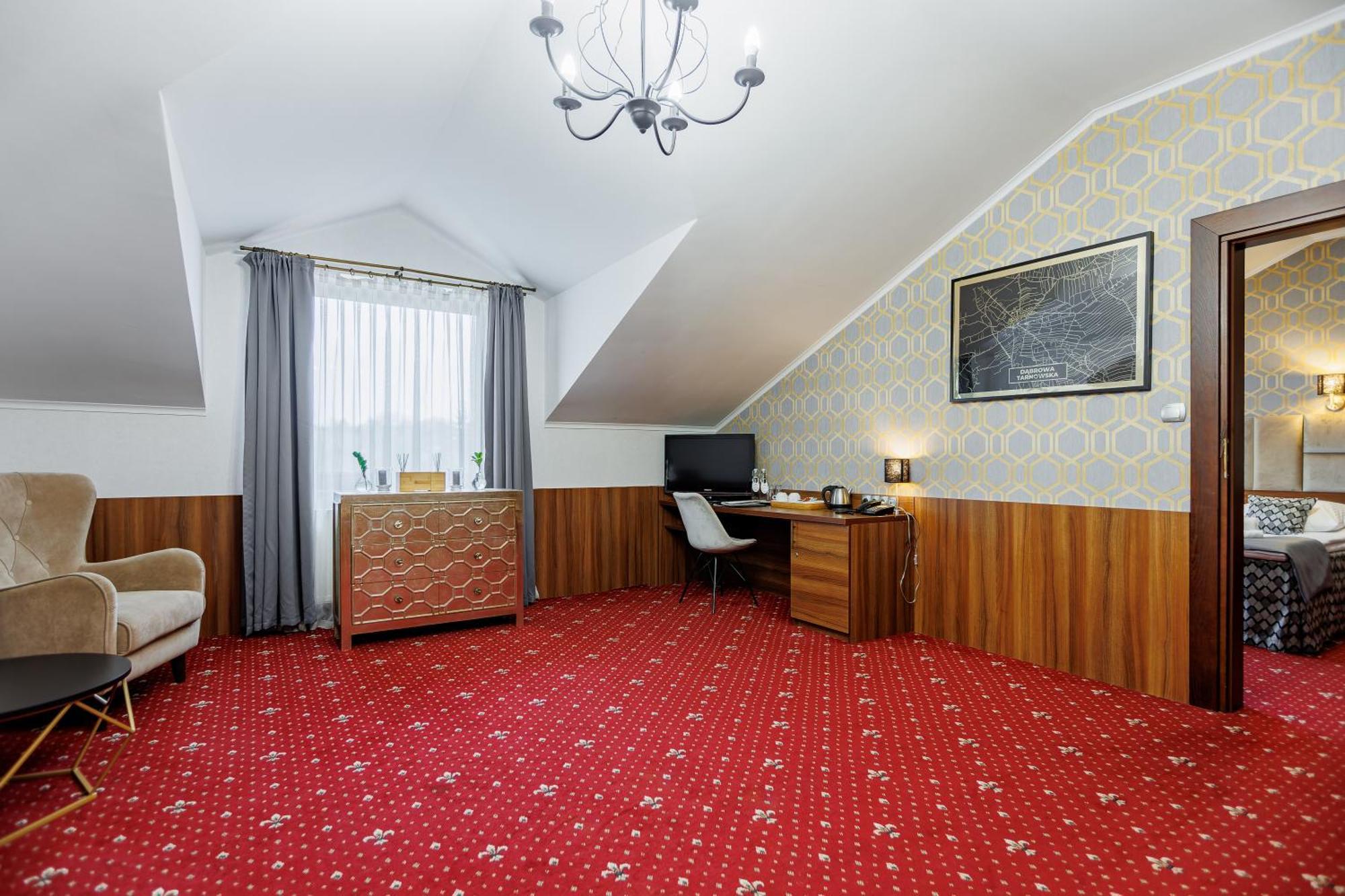 Hotel Cristal Park Dąbrowa Tarnowska Екстериор снимка