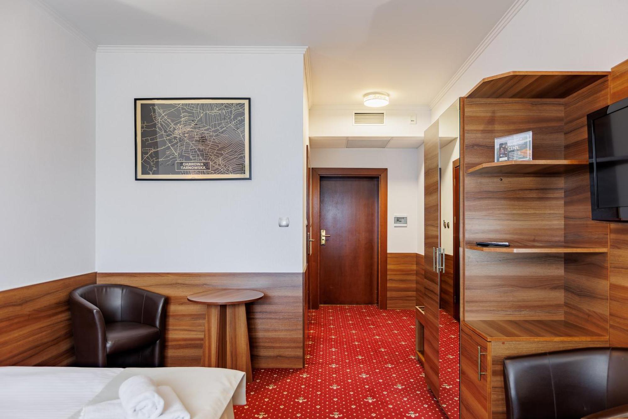 Hotel Cristal Park Dąbrowa Tarnowska Екстериор снимка