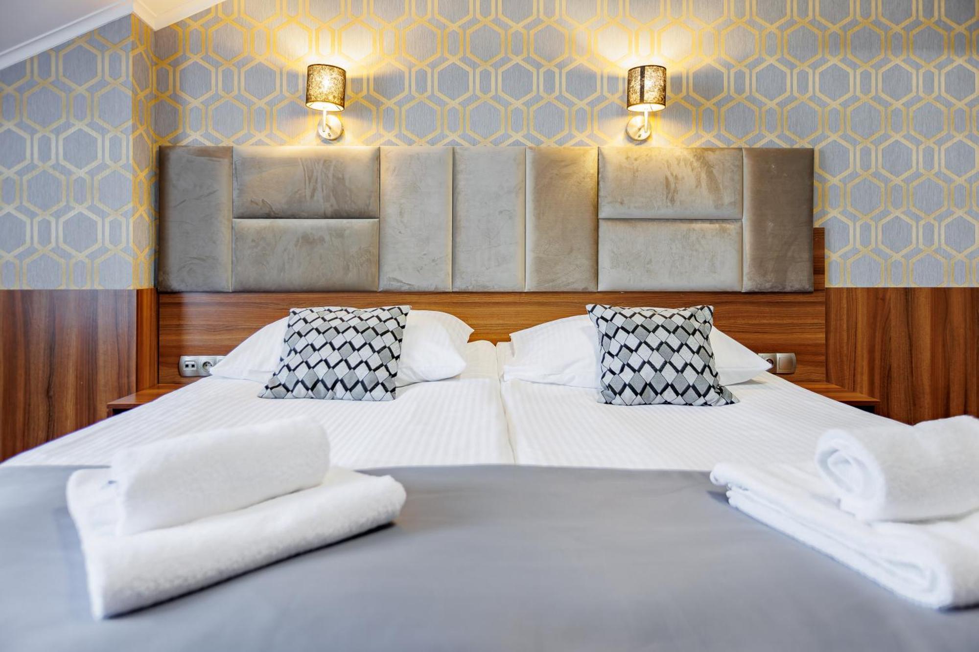 Hotel Cristal Park Dąbrowa Tarnowska Екстериор снимка