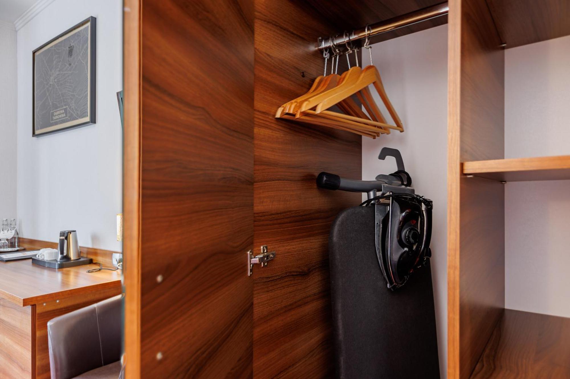 Hotel Cristal Park Dąbrowa Tarnowska Екстериор снимка