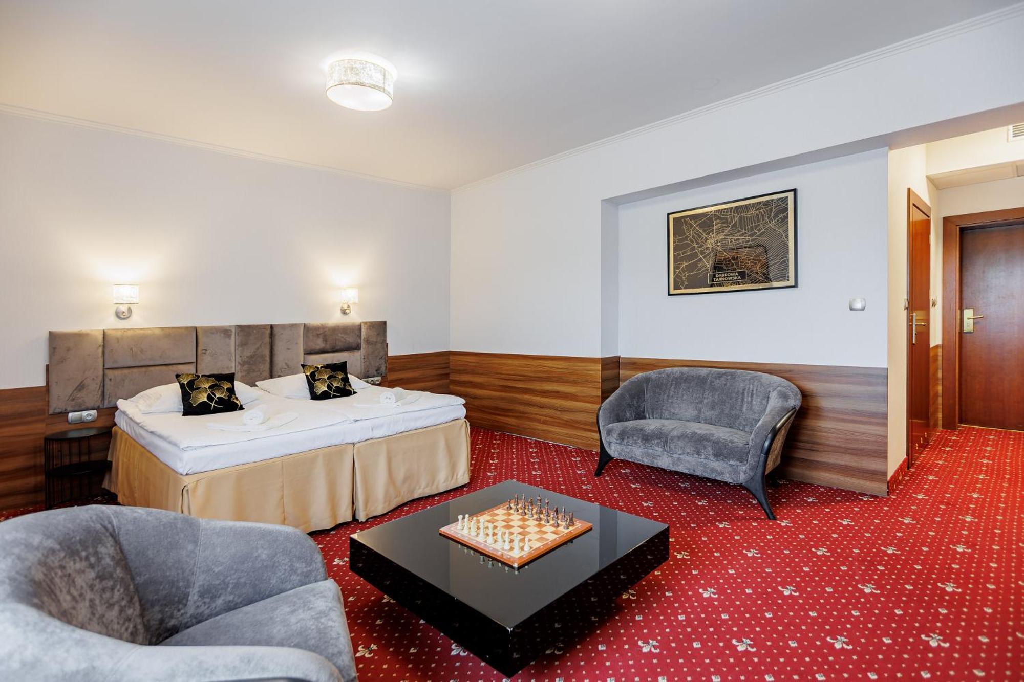 Hotel Cristal Park Dąbrowa Tarnowska Екстериор снимка