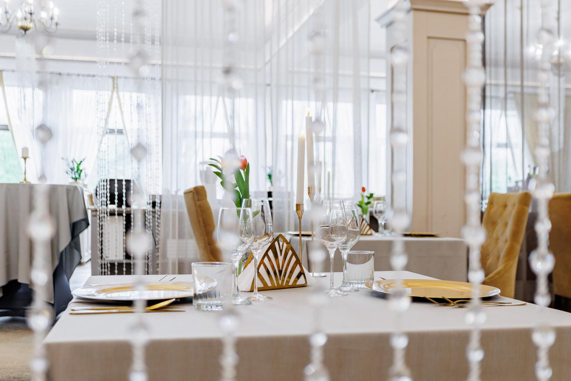 Hotel Cristal Park Dąbrowa Tarnowska Екстериор снимка
