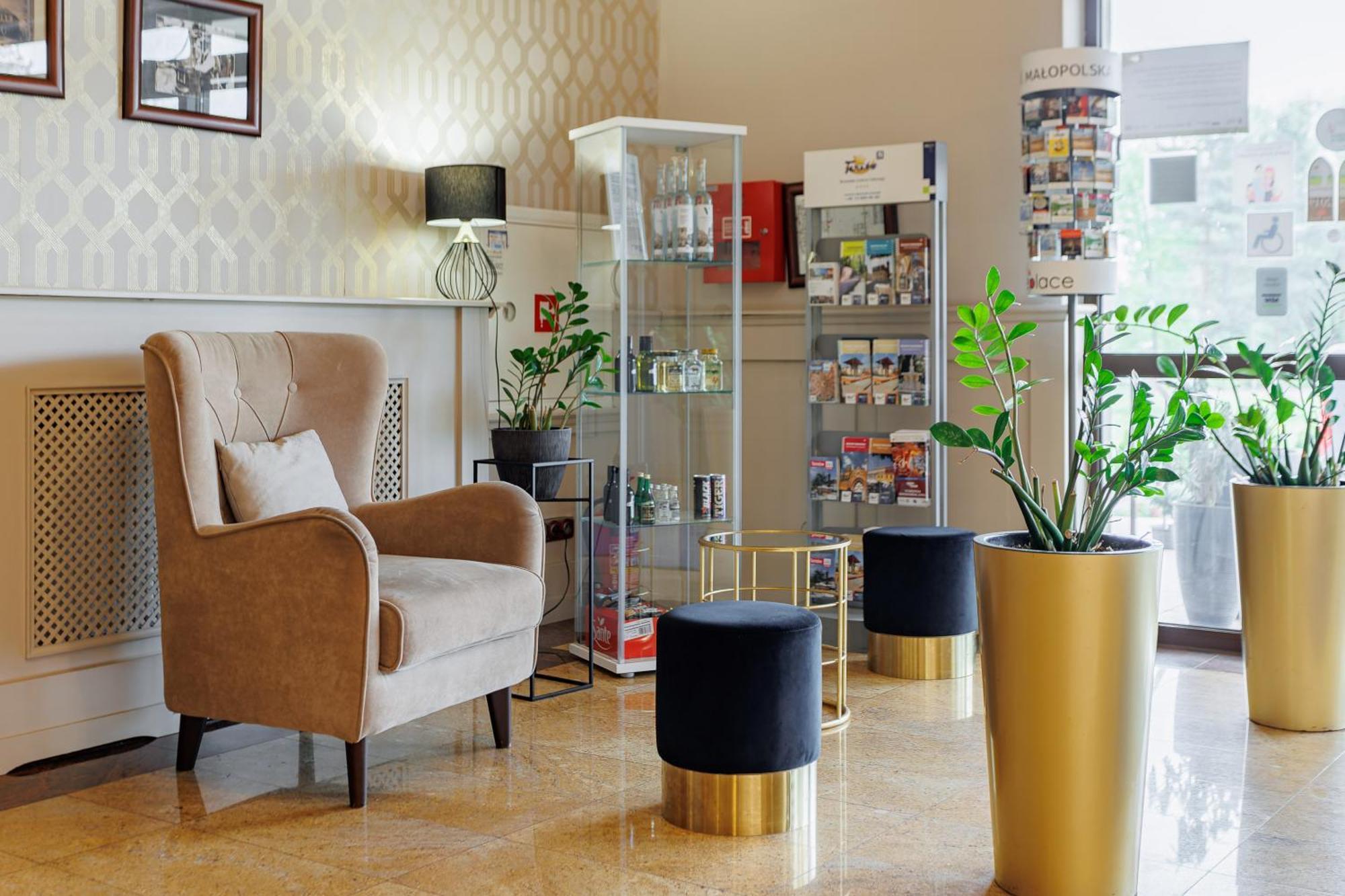 Hotel Cristal Park Dąbrowa Tarnowska Екстериор снимка