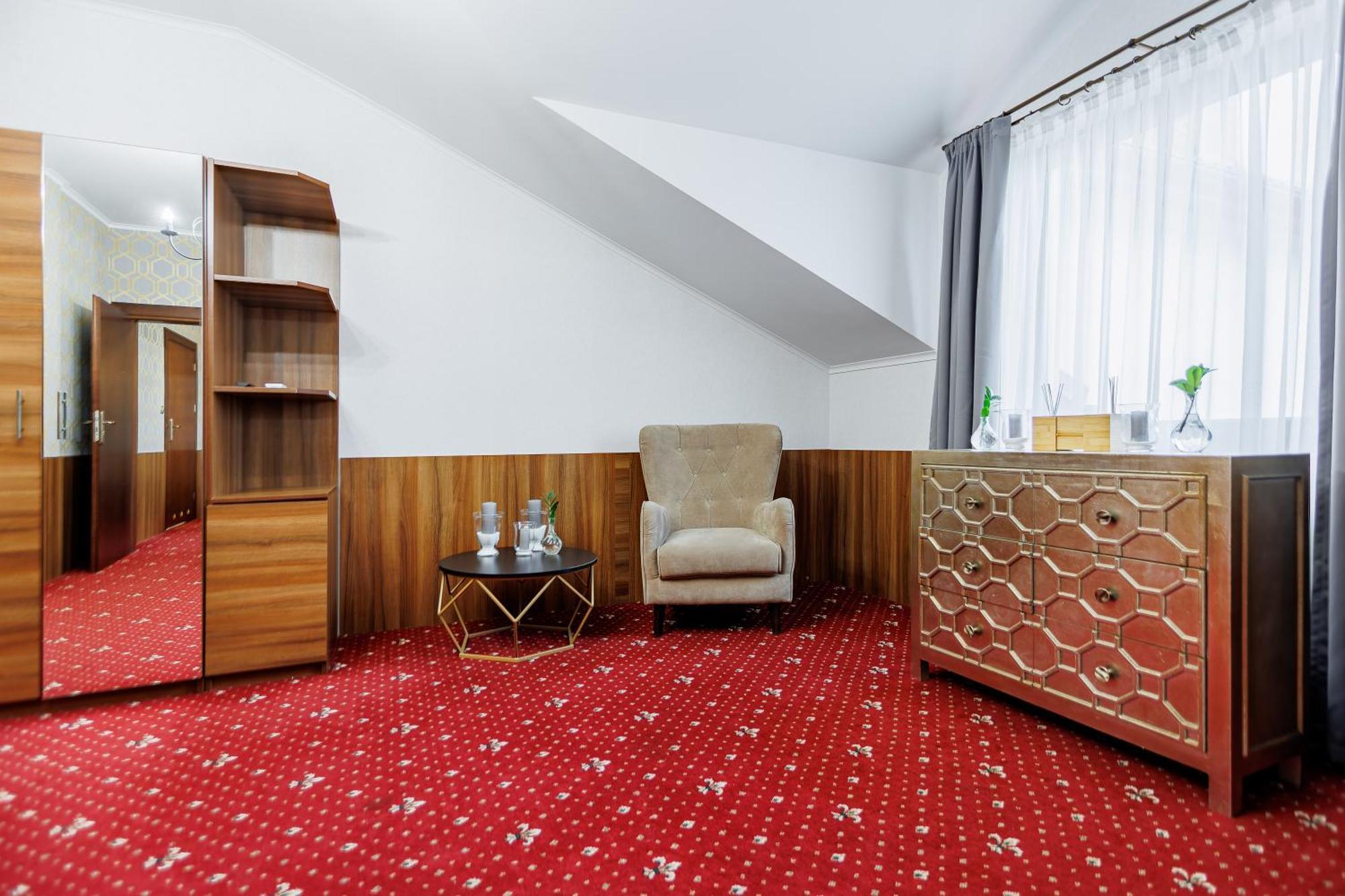 Hotel Cristal Park Dąbrowa Tarnowska Екстериор снимка