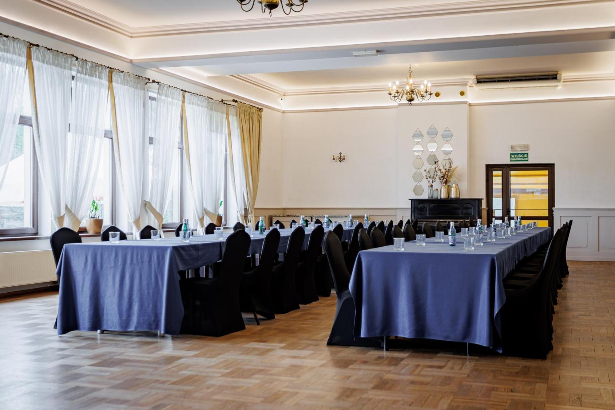 Hotel Cristal Park Dąbrowa Tarnowska Екстериор снимка