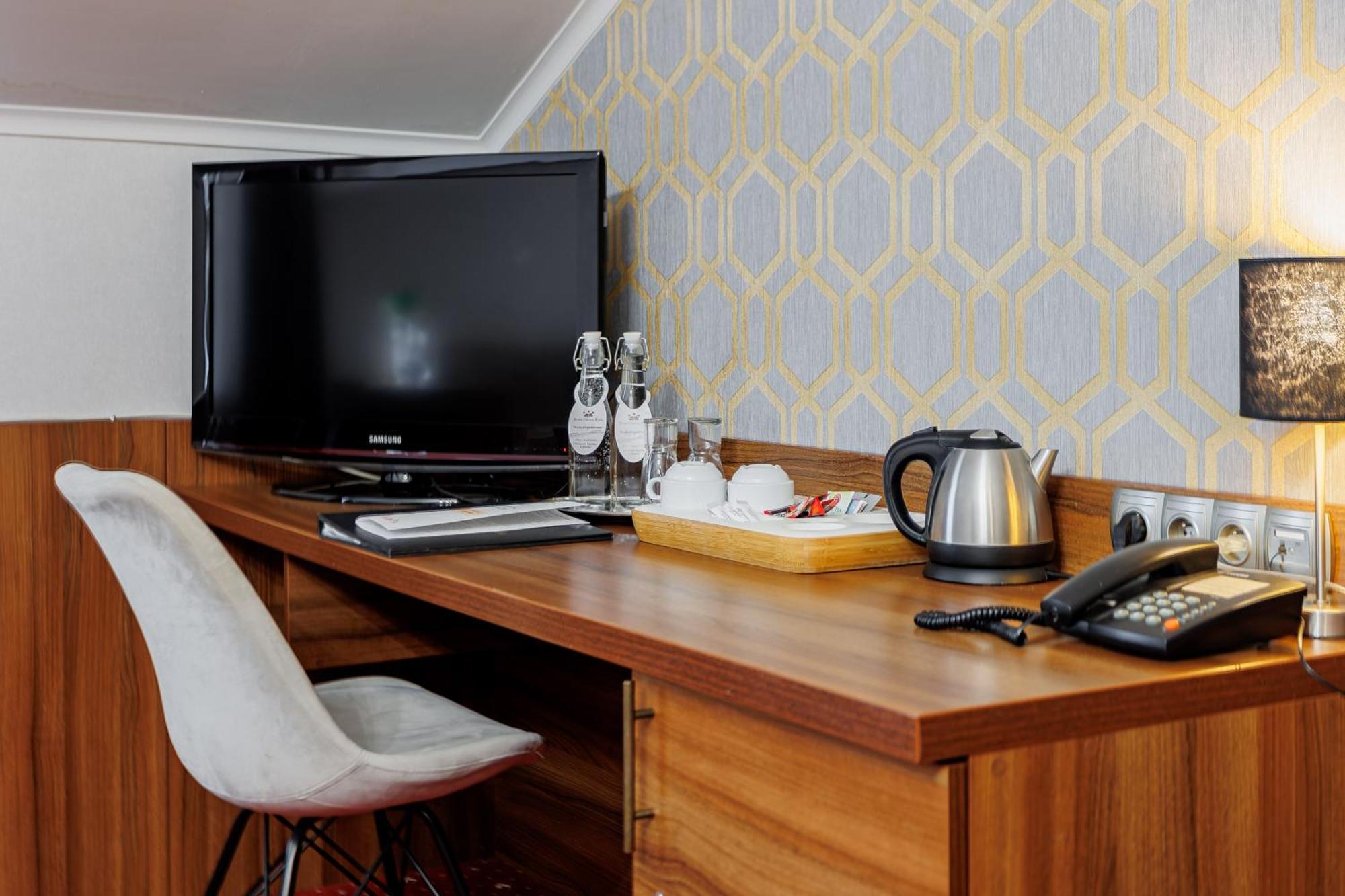 Hotel Cristal Park Dąbrowa Tarnowska Екстериор снимка