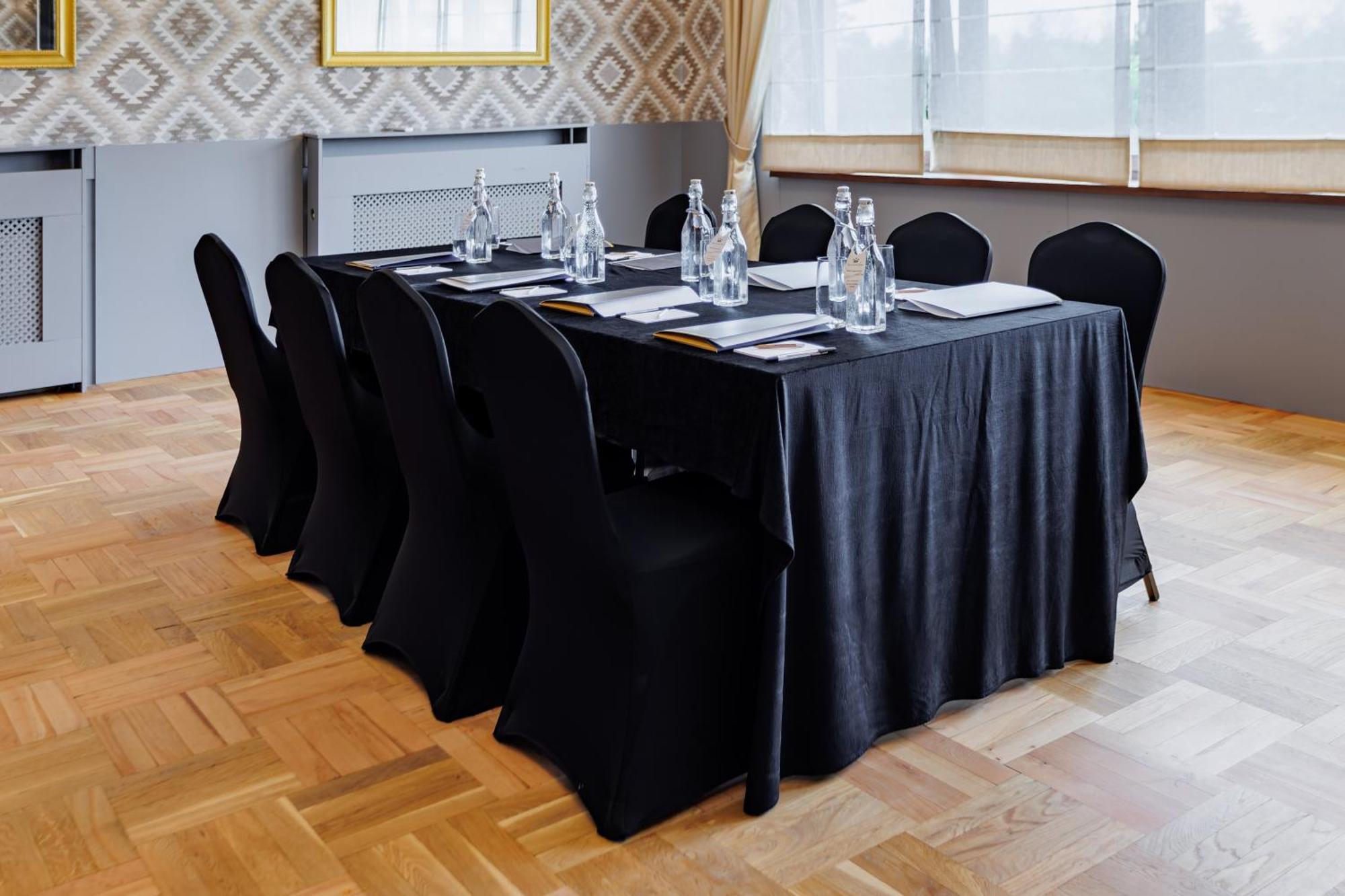 Hotel Cristal Park Dąbrowa Tarnowska Екстериор снимка