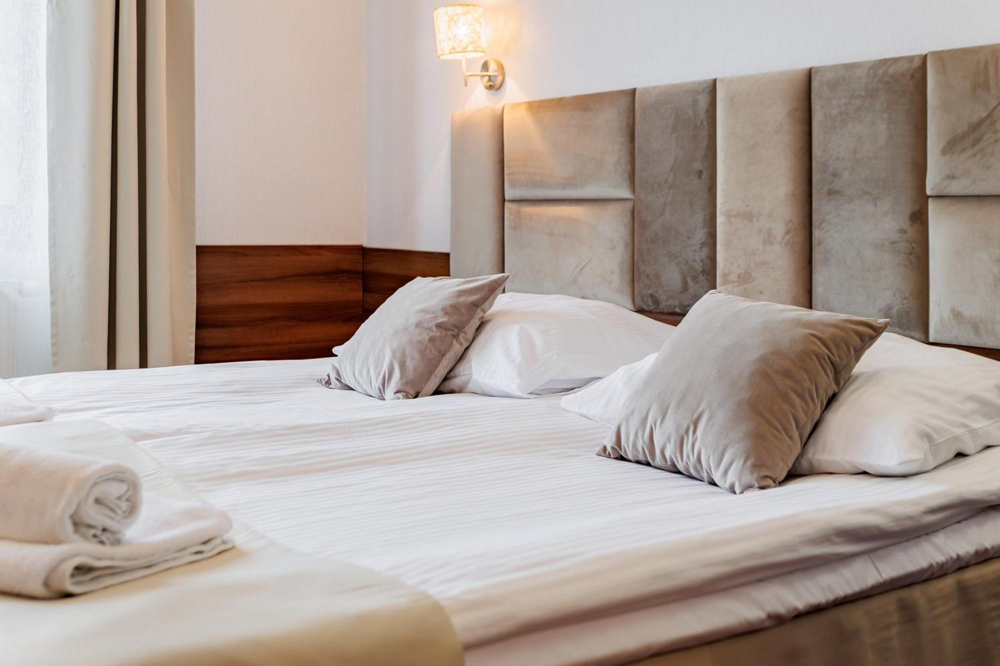 Hotel Cristal Park Dąbrowa Tarnowska Екстериор снимка