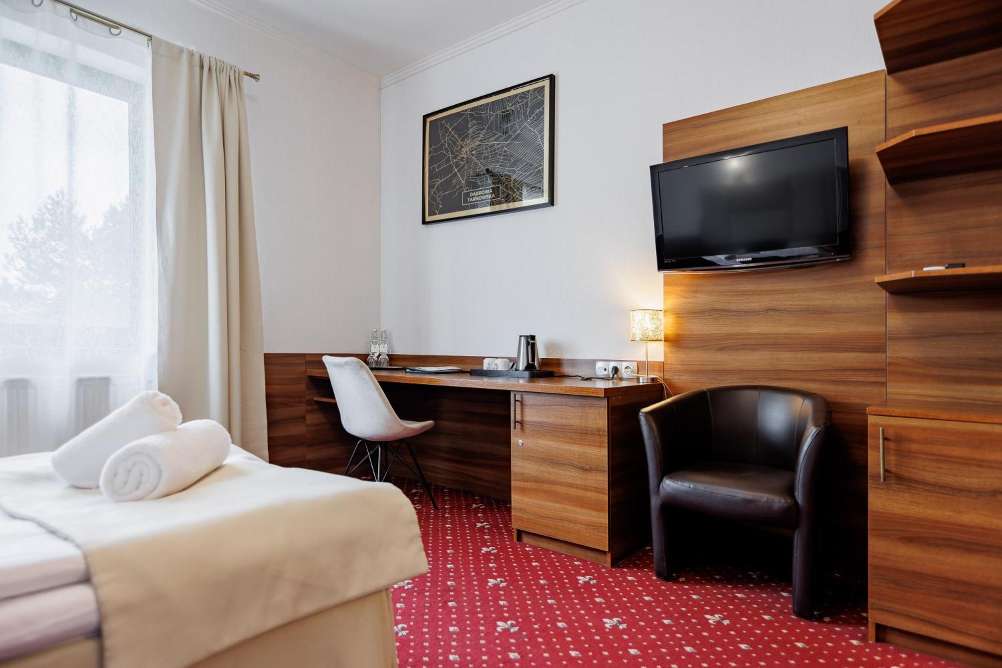 Hotel Cristal Park Dąbrowa Tarnowska Екстериор снимка