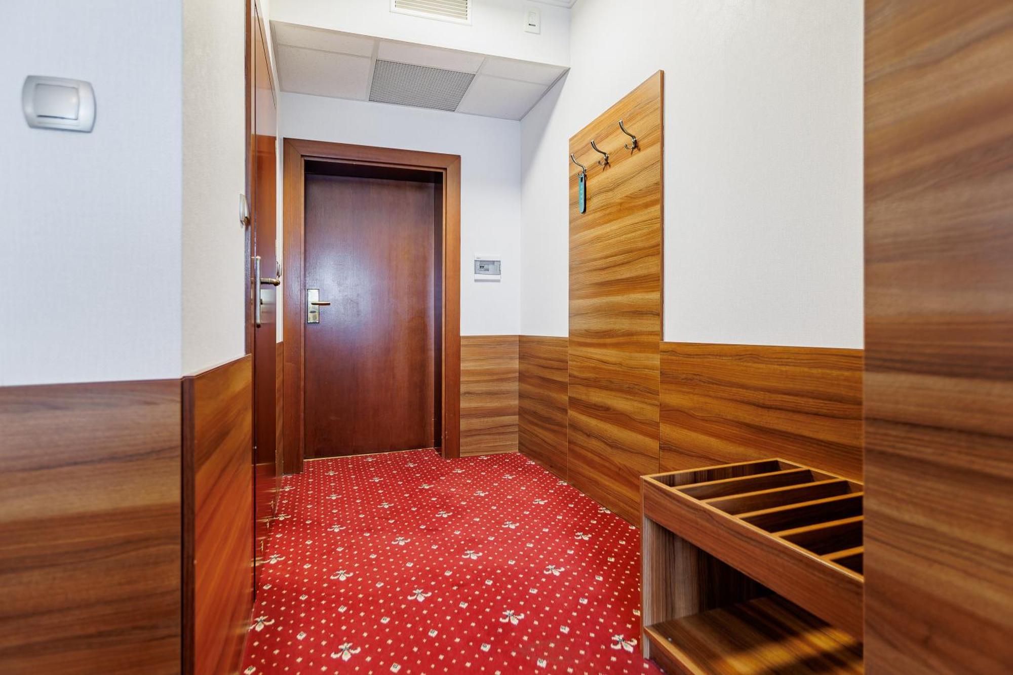 Hotel Cristal Park Dąbrowa Tarnowska Екстериор снимка