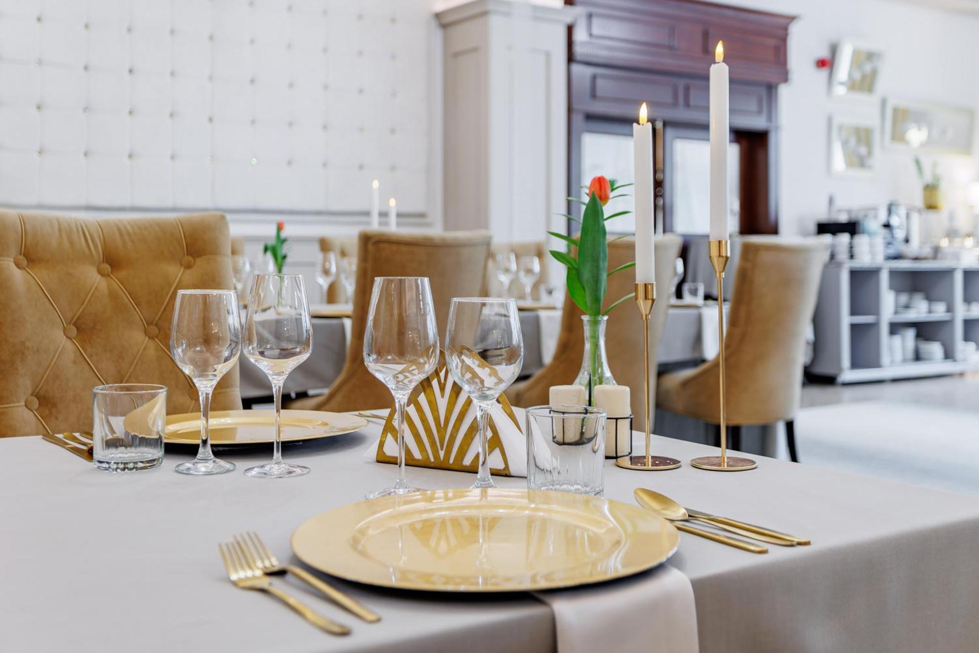 Hotel Cristal Park Dąbrowa Tarnowska Екстериор снимка
