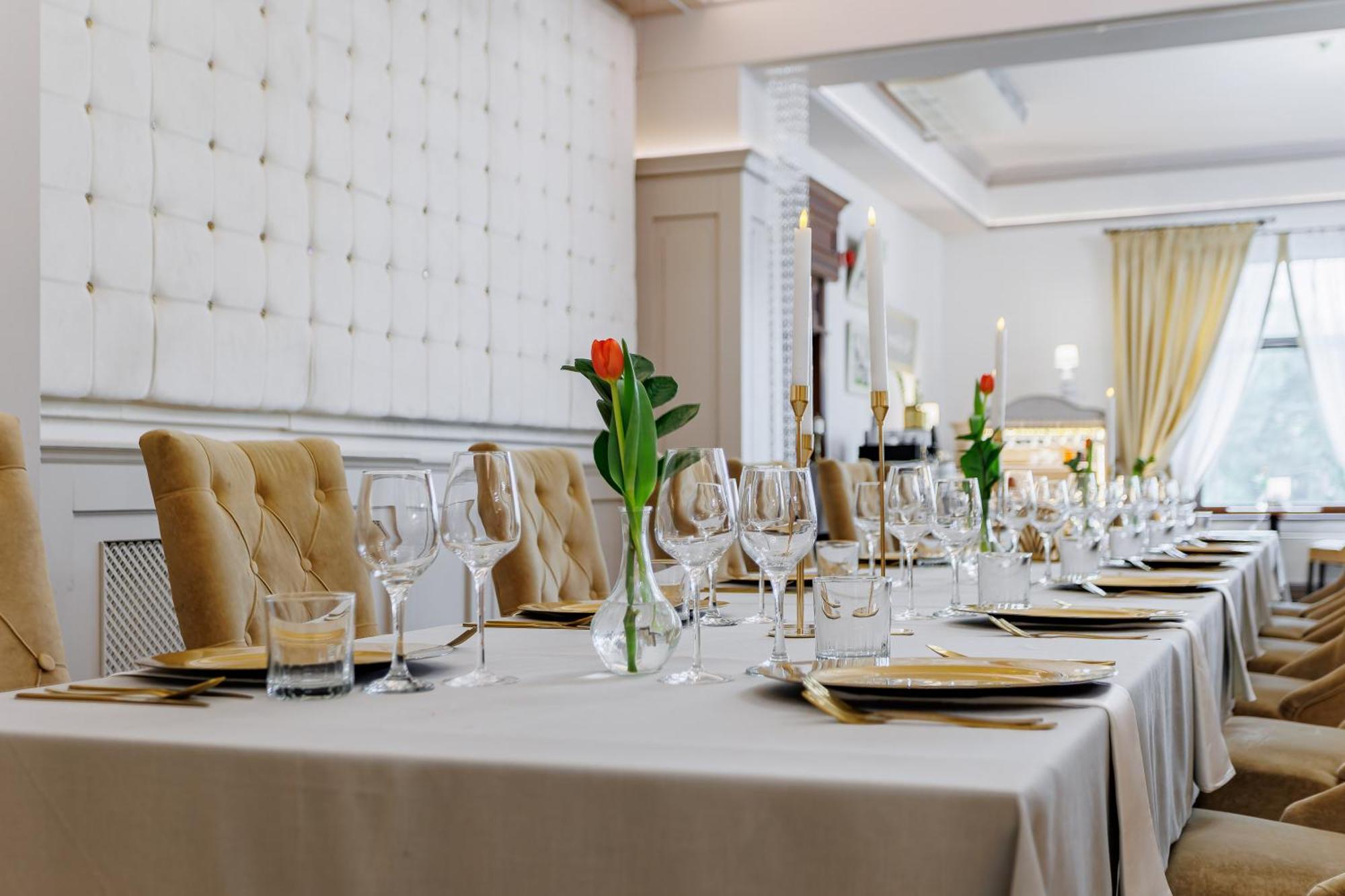 Hotel Cristal Park Dąbrowa Tarnowska Екстериор снимка