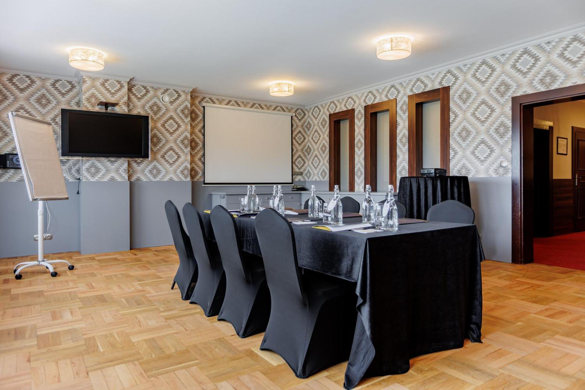 Hotel Cristal Park Dąbrowa Tarnowska Екстериор снимка