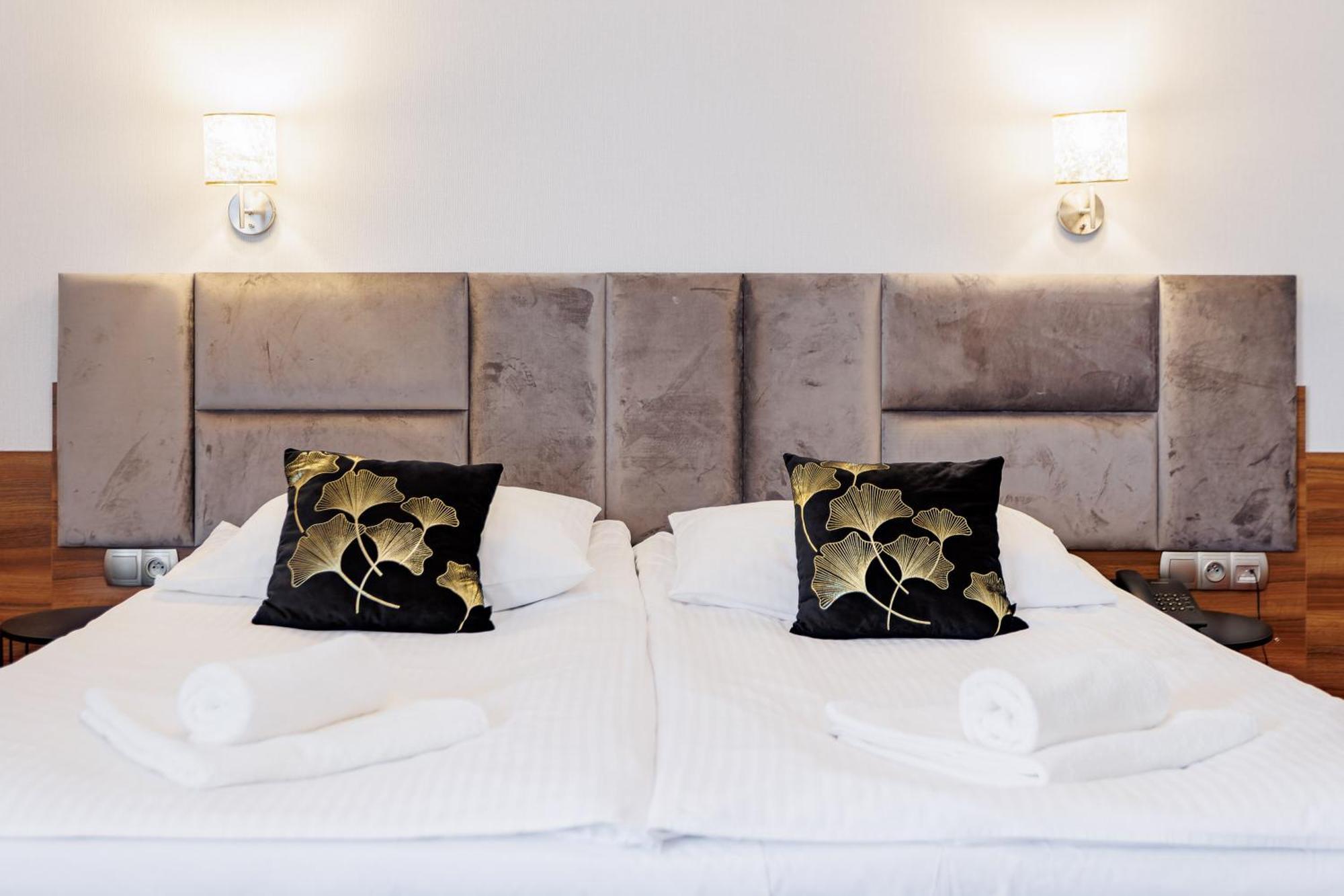 Hotel Cristal Park Dąbrowa Tarnowska Екстериор снимка