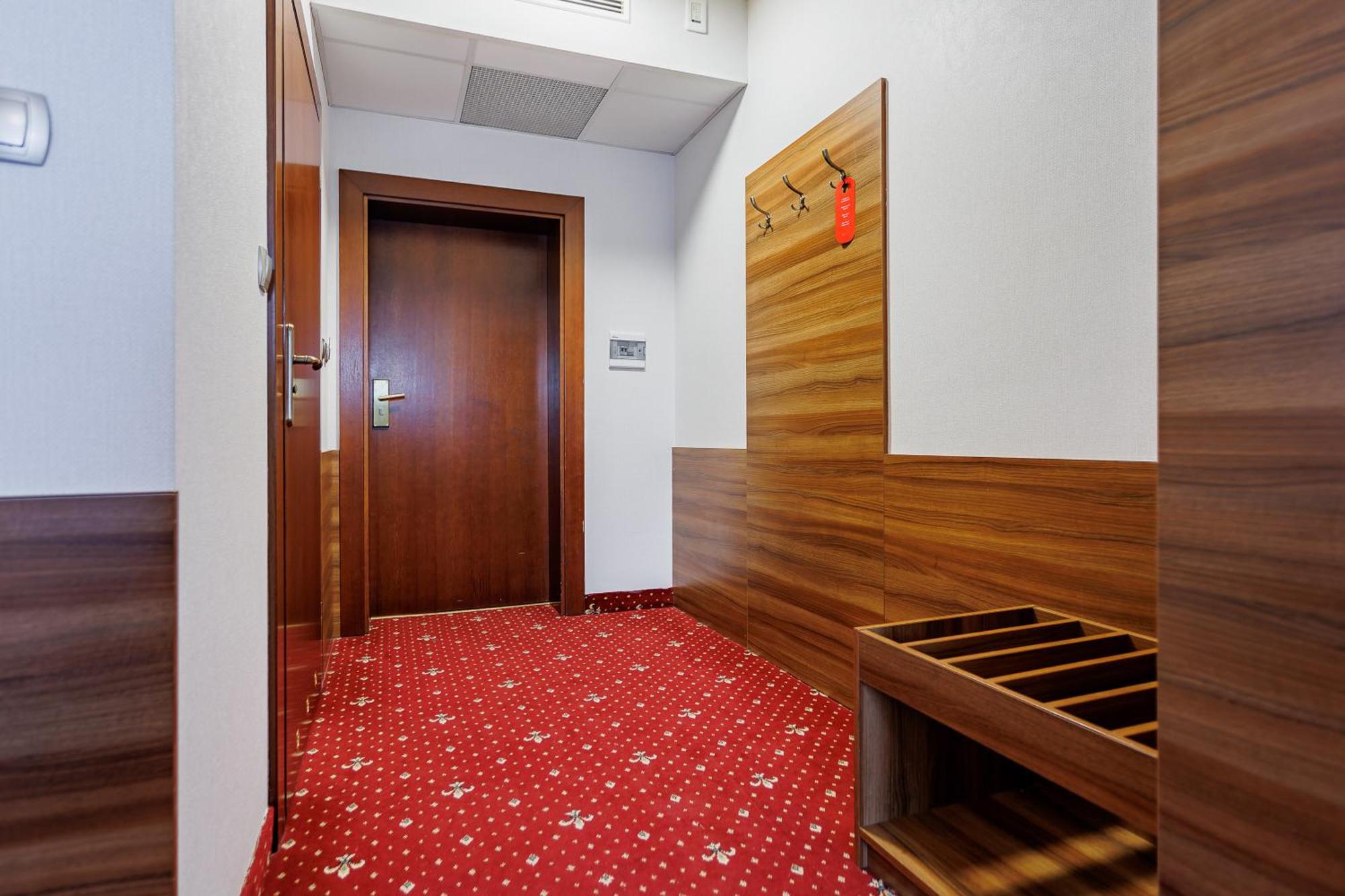 Hotel Cristal Park Dąbrowa Tarnowska Екстериор снимка