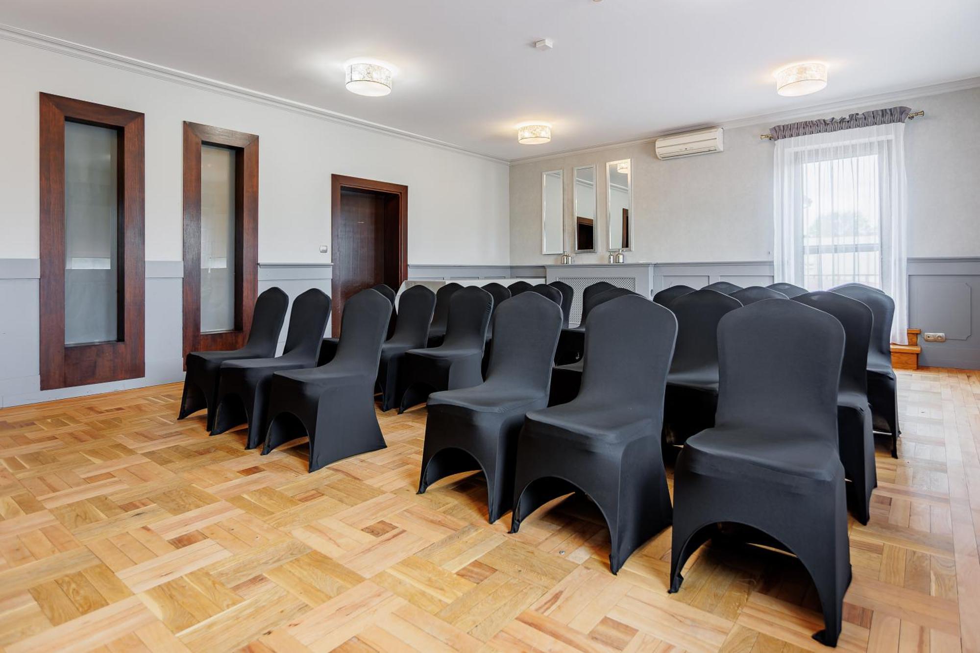 Hotel Cristal Park Dąbrowa Tarnowska Екстериор снимка