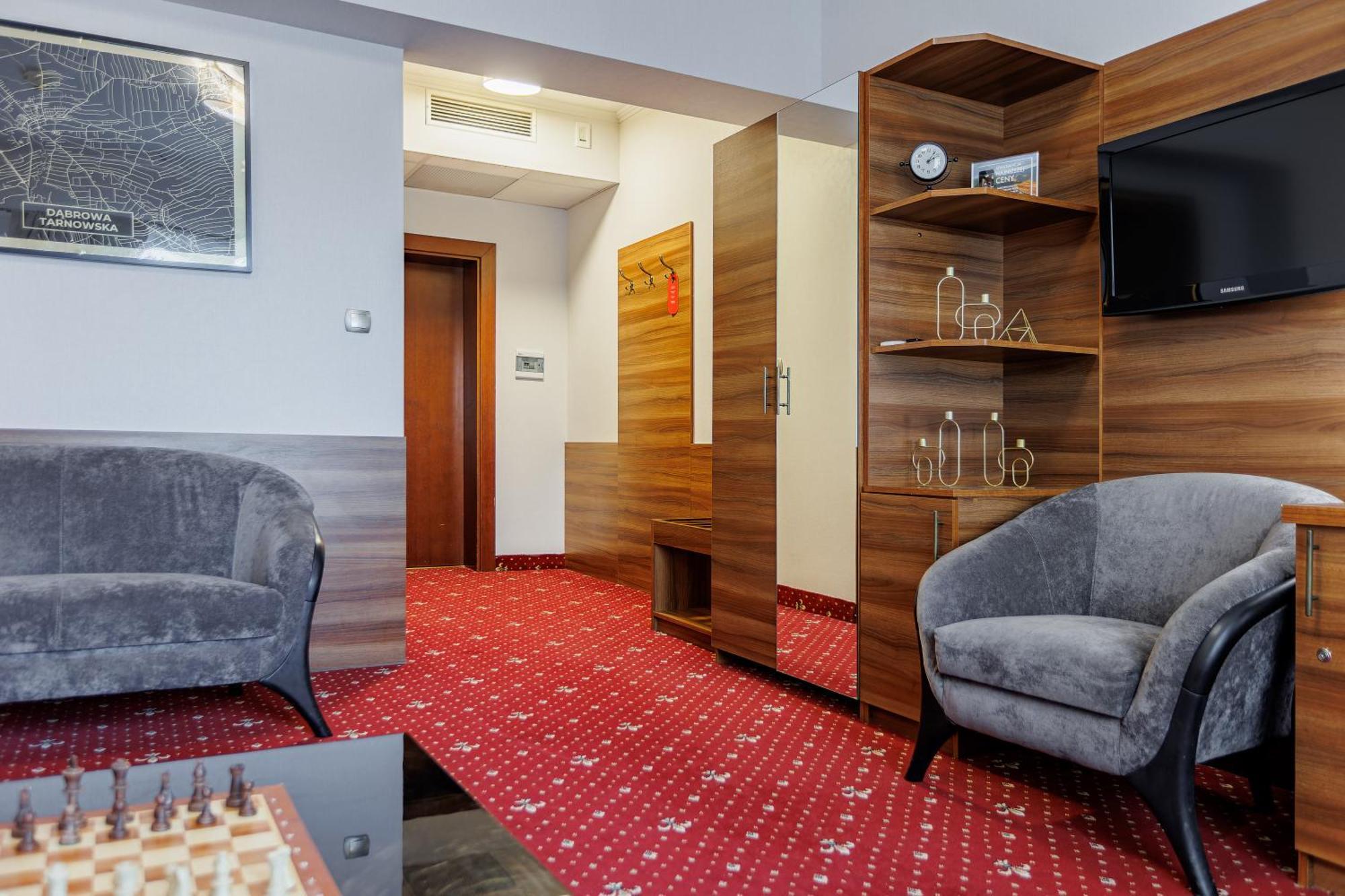 Hotel Cristal Park Dąbrowa Tarnowska Екстериор снимка