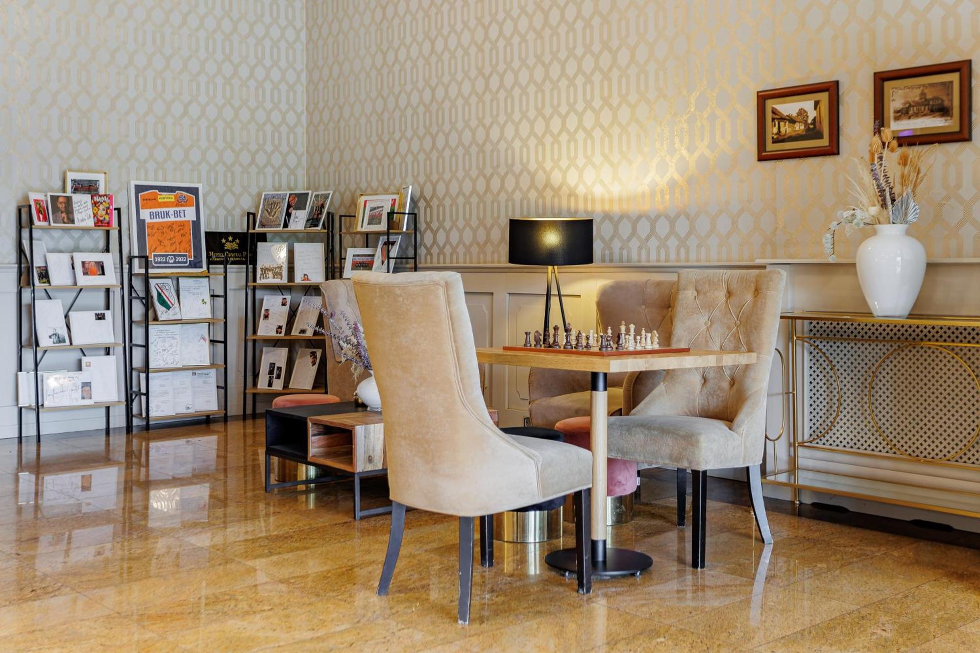 Hotel Cristal Park Dąbrowa Tarnowska Екстериор снимка
