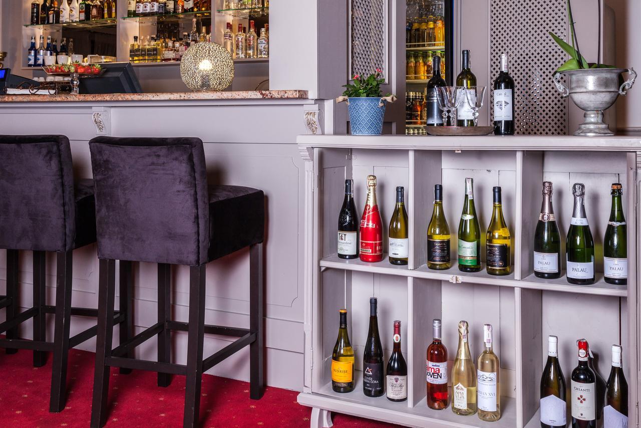 Hotel Cristal Park Dąbrowa Tarnowska Екстериор снимка