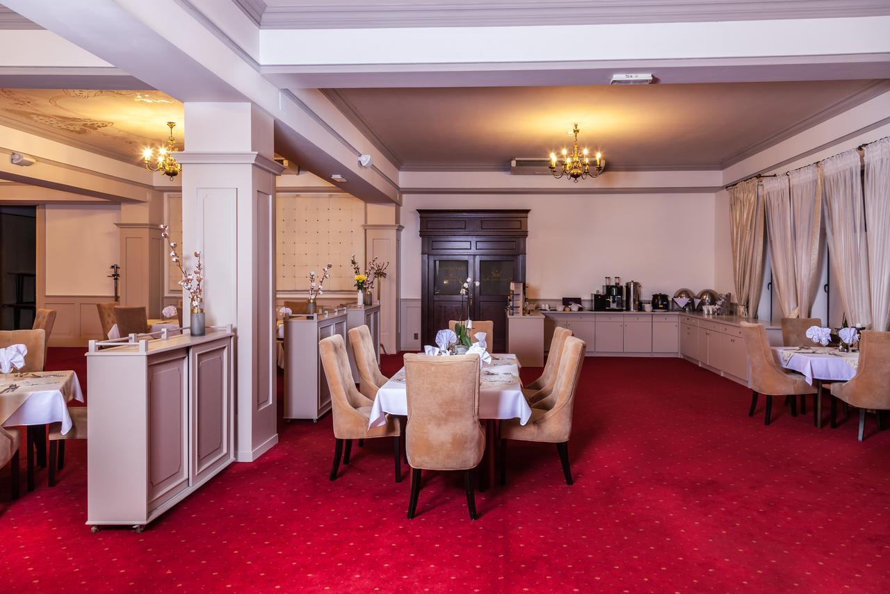 Hotel Cristal Park Dąbrowa Tarnowska Екстериор снимка