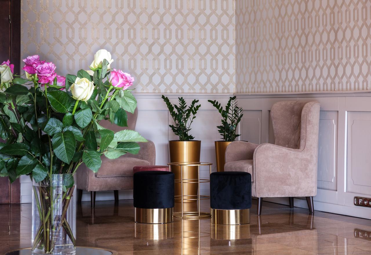 Hotel Cristal Park Dąbrowa Tarnowska Екстериор снимка