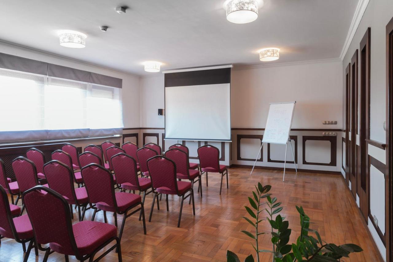 Hotel Cristal Park Dąbrowa Tarnowska Екстериор снимка