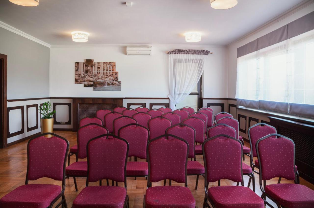 Hotel Cristal Park Dąbrowa Tarnowska Екстериор снимка